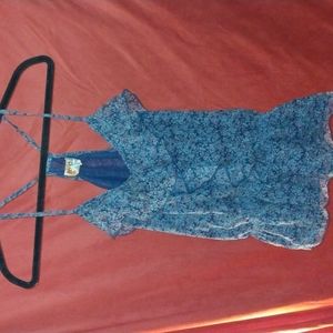 Mudd blue floral top size XL used in great condition